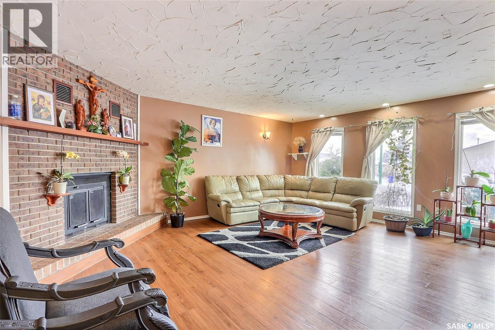 3082 Sherman Drive, Prince Albert, Saskatchewan  S6V 7H6 - Photo 3 - SK026656