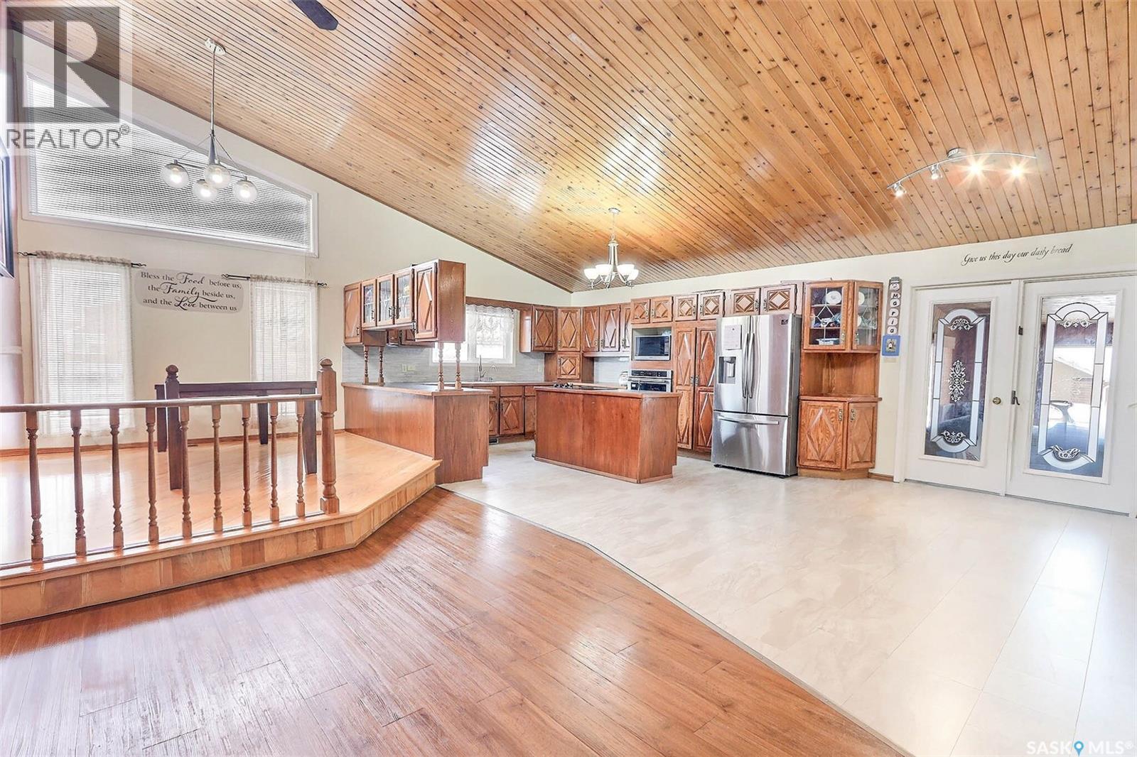 3082 Sherman Drive, Prince Albert, Saskatchewan  S6V 7H6 - Photo 4 - SK026656