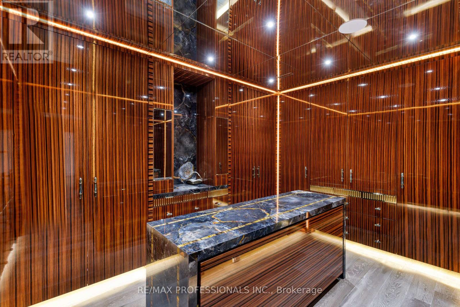 7 Ashley Park Road, Toronto, Ontario  M9A 4C9 - Photo 28 - W12687324