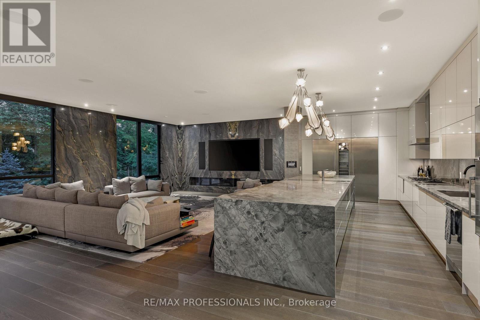 7 Ashley Park Road, Toronto, Ontario  M9A 4C9 - Photo 9 - W12687324