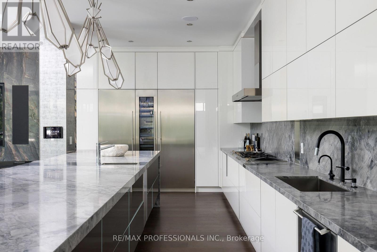 7 Ashley Park Road, Toronto, Ontario  M9A 4C9 - Photo 14 - W12687324