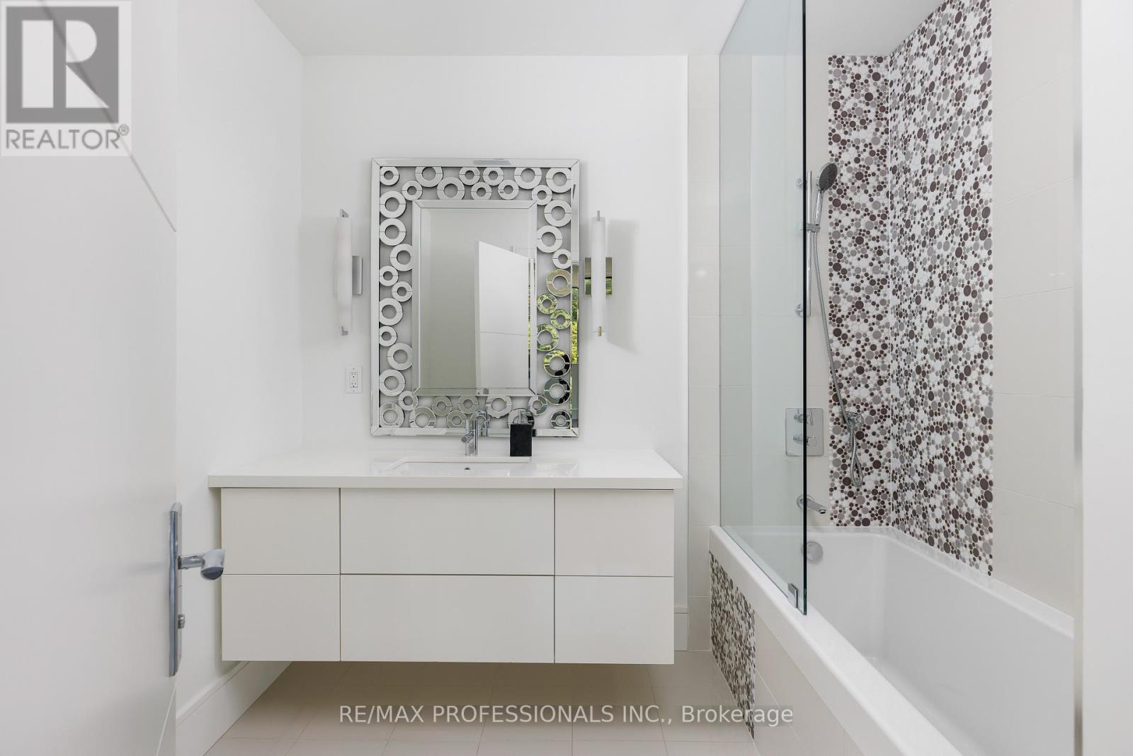 7 Ashley Park Road, Toronto, Ontario  M9A 4C9 - Photo 36 - W12687324