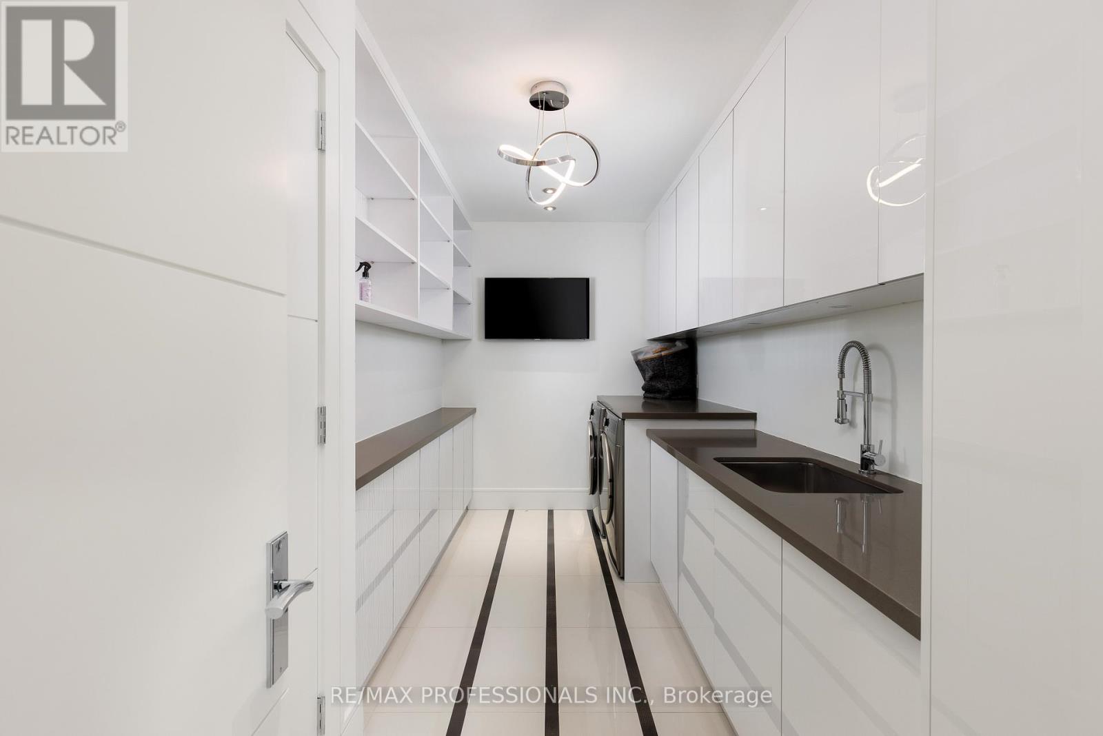 7 Ashley Park Road, Toronto, Ontario  M9A 4C9 - Photo 37 - W12687324