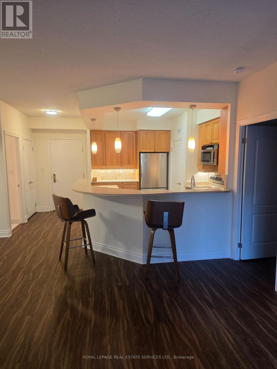 301 - 2 Aberfoyle Crescent, Toronto, Ontario  M8X 2Z8 - Photo 4 - W12687976