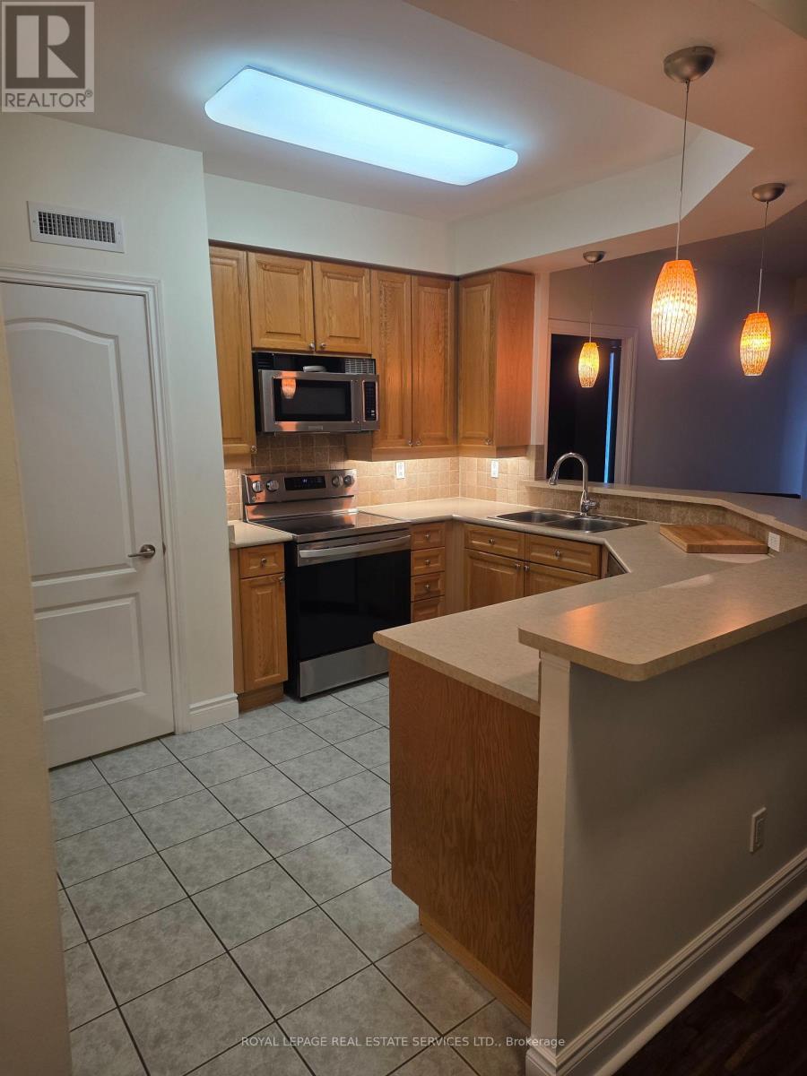 301 - 2 Aberfoyle Crescent, Toronto, Ontario  M8X 2Z8 - Photo 5 - W12687976