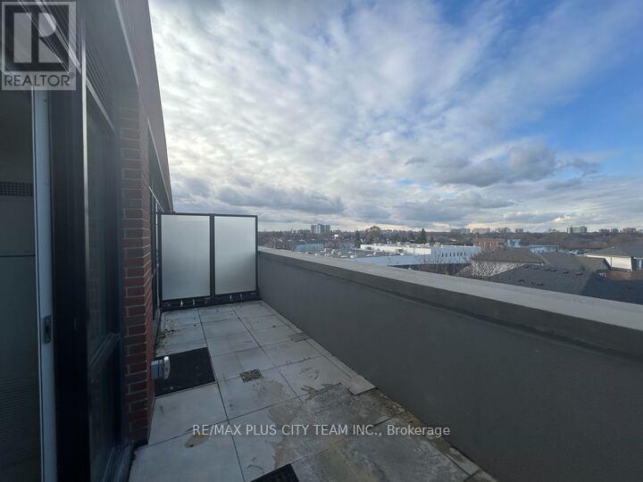 521 - 2300 St. Clair Avenue W, Toronto, Ontario  M6N 0B3 - Photo 13 - W12688026