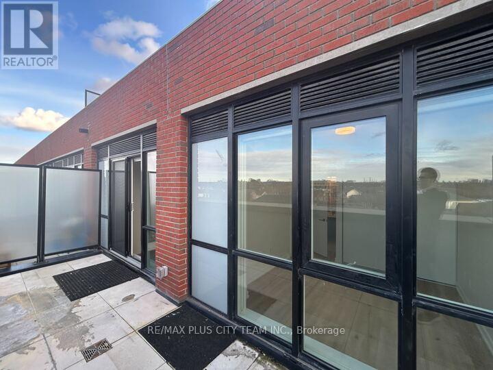 521 - 2300 St. Clair Avenue W, Toronto, Ontario  M6N 0B3 - Photo 15 - W12688026