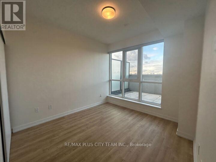 521 - 2300 St. Clair Avenue W, Toronto, Ontario  M6N 0B3 - Photo 7 - W12688026