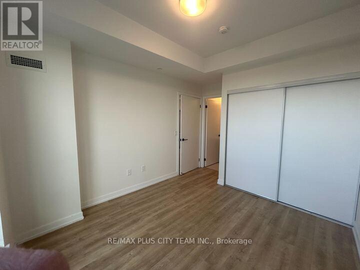 521 - 2300 St. Clair Avenue W, Toronto, Ontario  M6N 0B3 - Photo 9 - W12688026