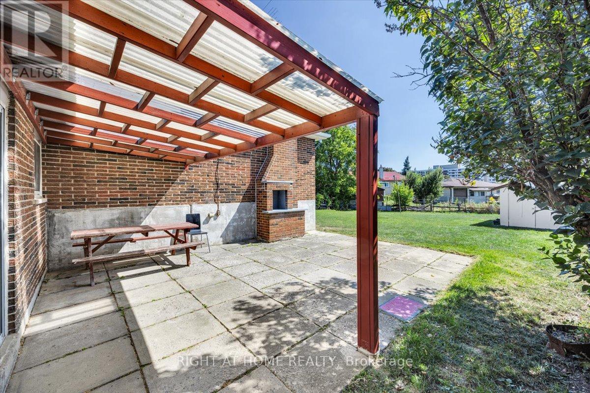 27 Villata Gardens, Toronto, Ontario  M3J 1J7 - Photo 21 - W12688034