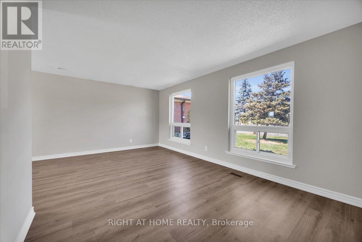 27 Villata Gardens, Toronto, Ontario  M3J 1J7 - Photo 5 - W12688034