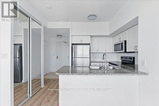 3701 - 208 Enfield Place, Mississauga, Ontario  L5B 0G8 - Photo 7 - W12688060