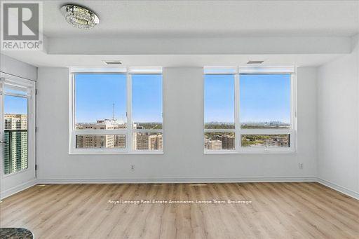 3701 - 208 Enfield Place, Mississauga, Ontario  L5B 0G8 - Photo 8 - W12688060