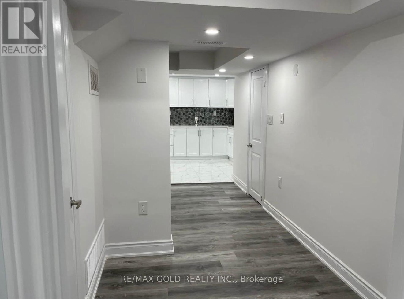 1075 Gorham Way, Milton, Ontario  L9T 6N7 - Photo 4 - W12688084