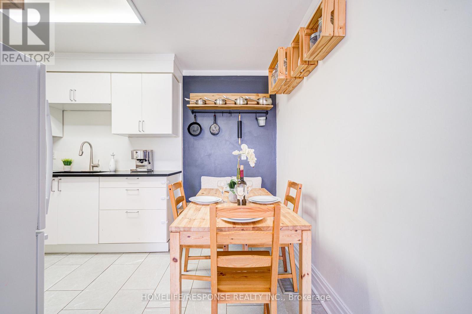 21 Dawson Crescent, Brampton, Ontario  L6V 3M5 - Photo 6 - W12688086