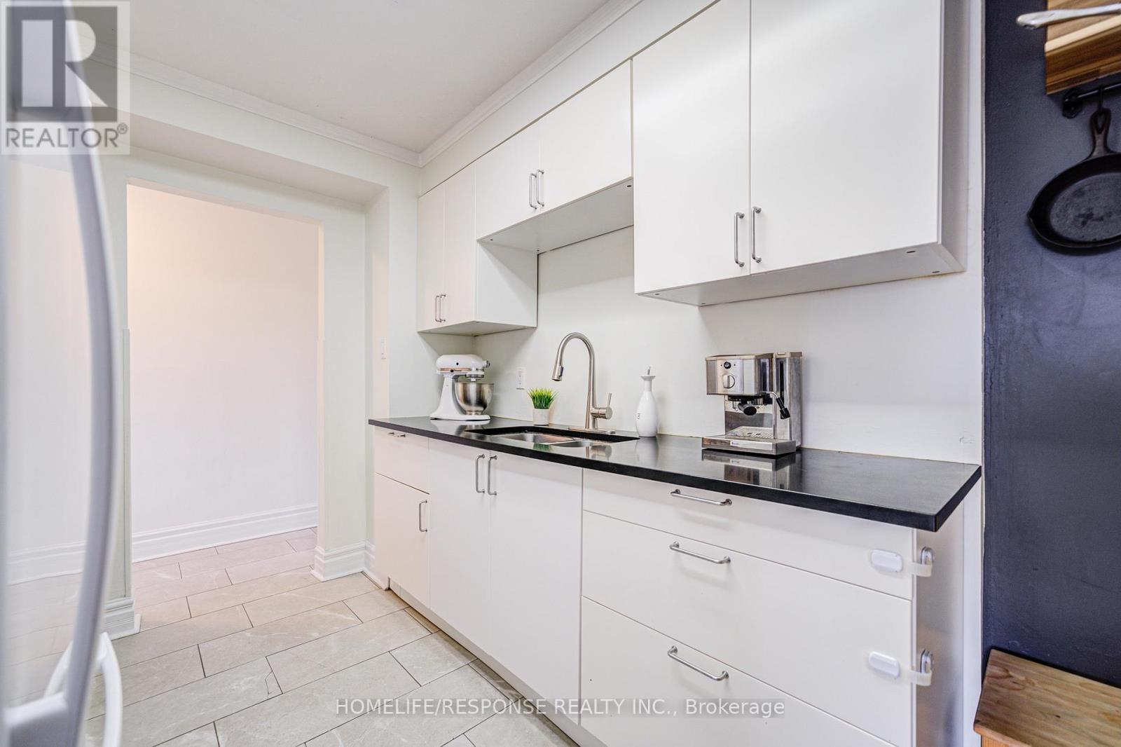 21 Dawson Crescent, Brampton, Ontario  L6V 3M5 - Photo 7 - W12688086