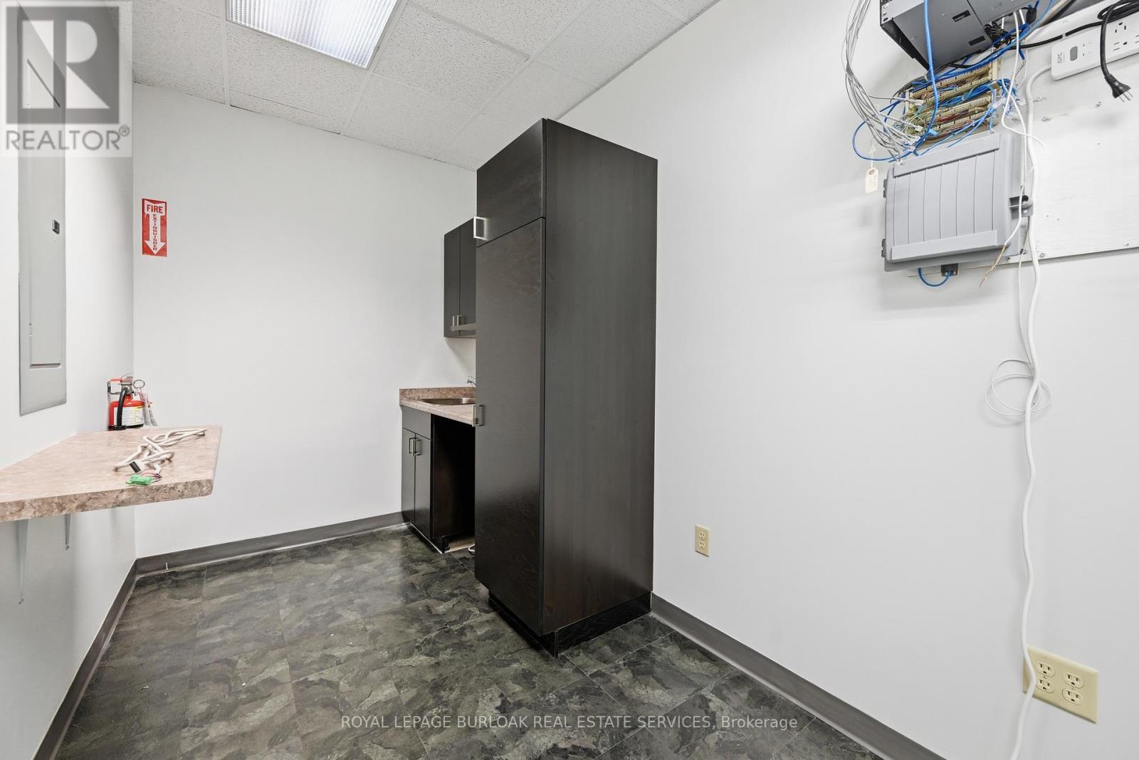 101 - 3430 South Service Road, Burlington, Ontario  L7N 3T9 - Photo 10 - W12688116