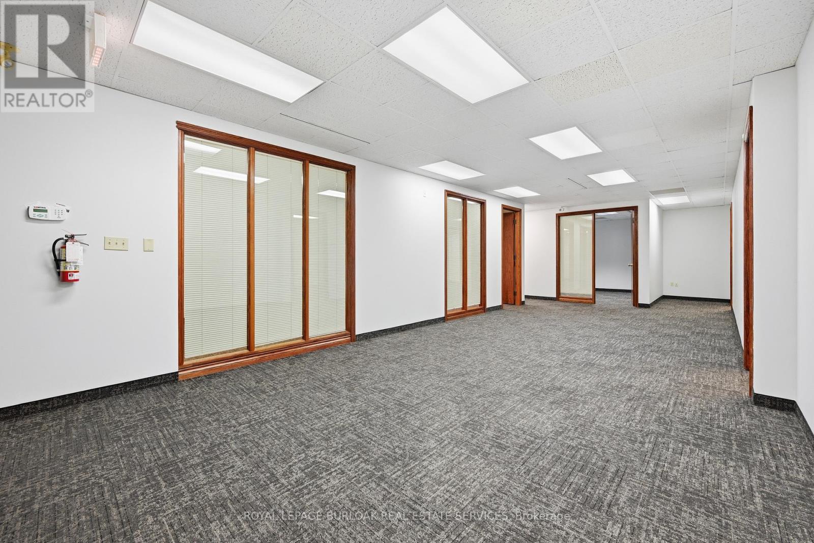 101 - 3430 South Service Road, Burlington, Ontario  L7N 3T9 - Photo 4 - W12688116