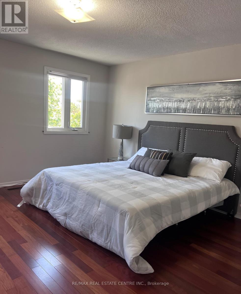 4358 Bacchus Crescent, Mississauga, Ontario  L4W 2Y3 - Photo 12 - W12688140