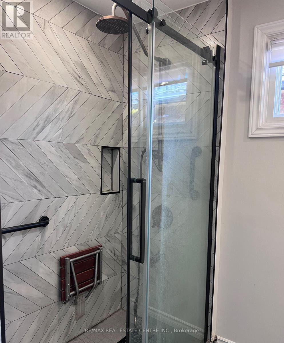 4358 Bacchus Crescent, Mississauga, Ontario  L4W 2Y3 - Photo 15 - W12688140