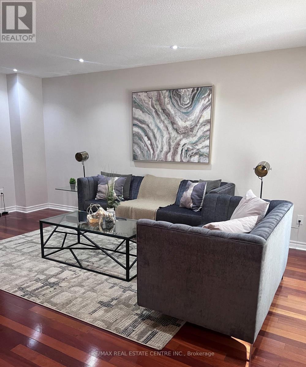 4358 Bacchus Crescent, Mississauga, Ontario  L4W 2Y3 - Photo 3 - W12688140