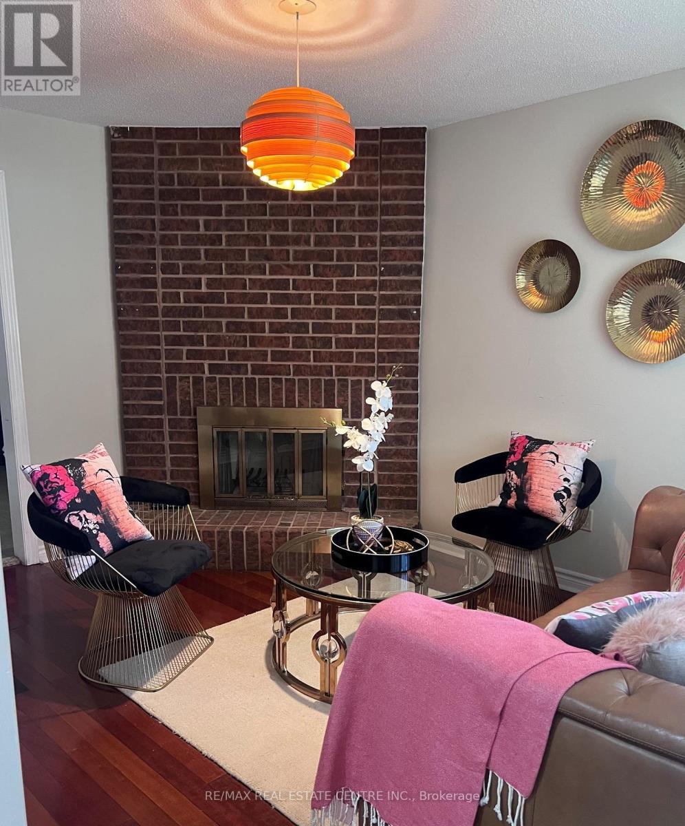 4358 Bacchus Crescent, Mississauga, Ontario  L4W 2Y3 - Photo 4 - W12688140