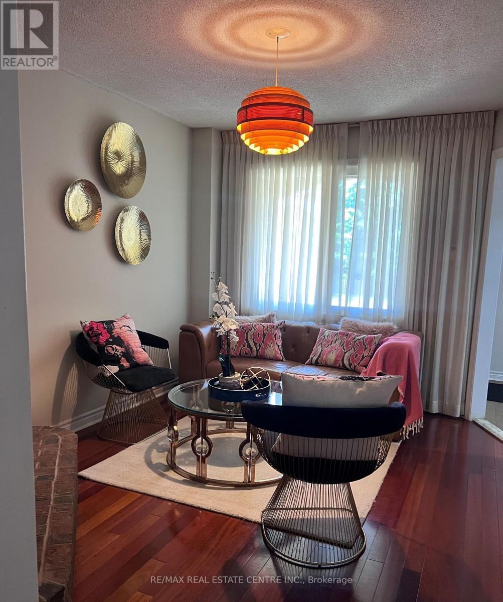 4358 Bacchus Crescent, Mississauga, Ontario  L4W 2Y3 - Photo 5 - W12688140