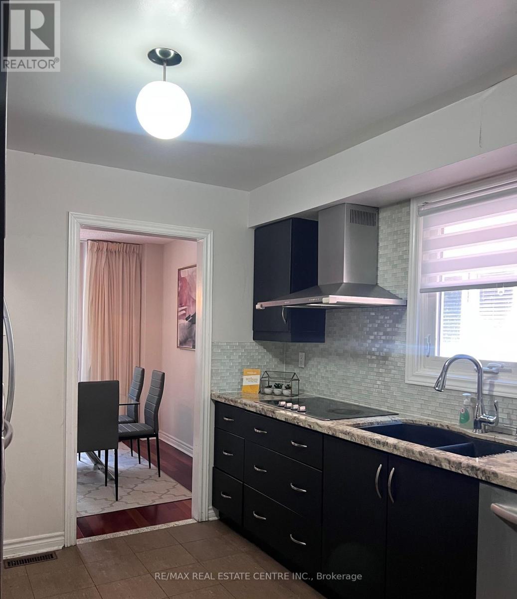 4358 Bacchus Crescent, Mississauga, Ontario  L4W 2Y3 - Photo 8 - W12688140