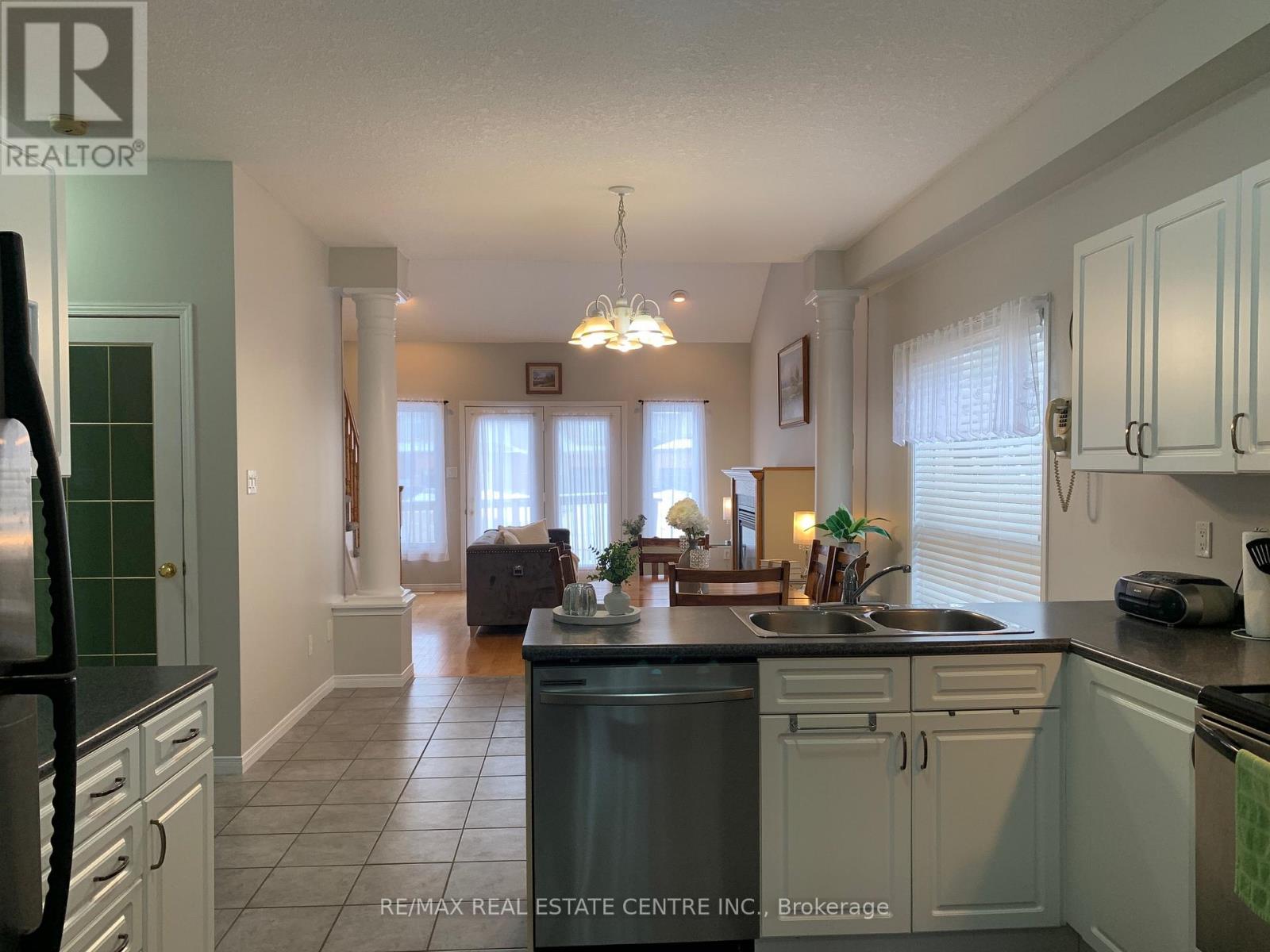 35 Cameron Court, Orangeville, Ontario  L9W 5G8 - Photo 10 - W12688156