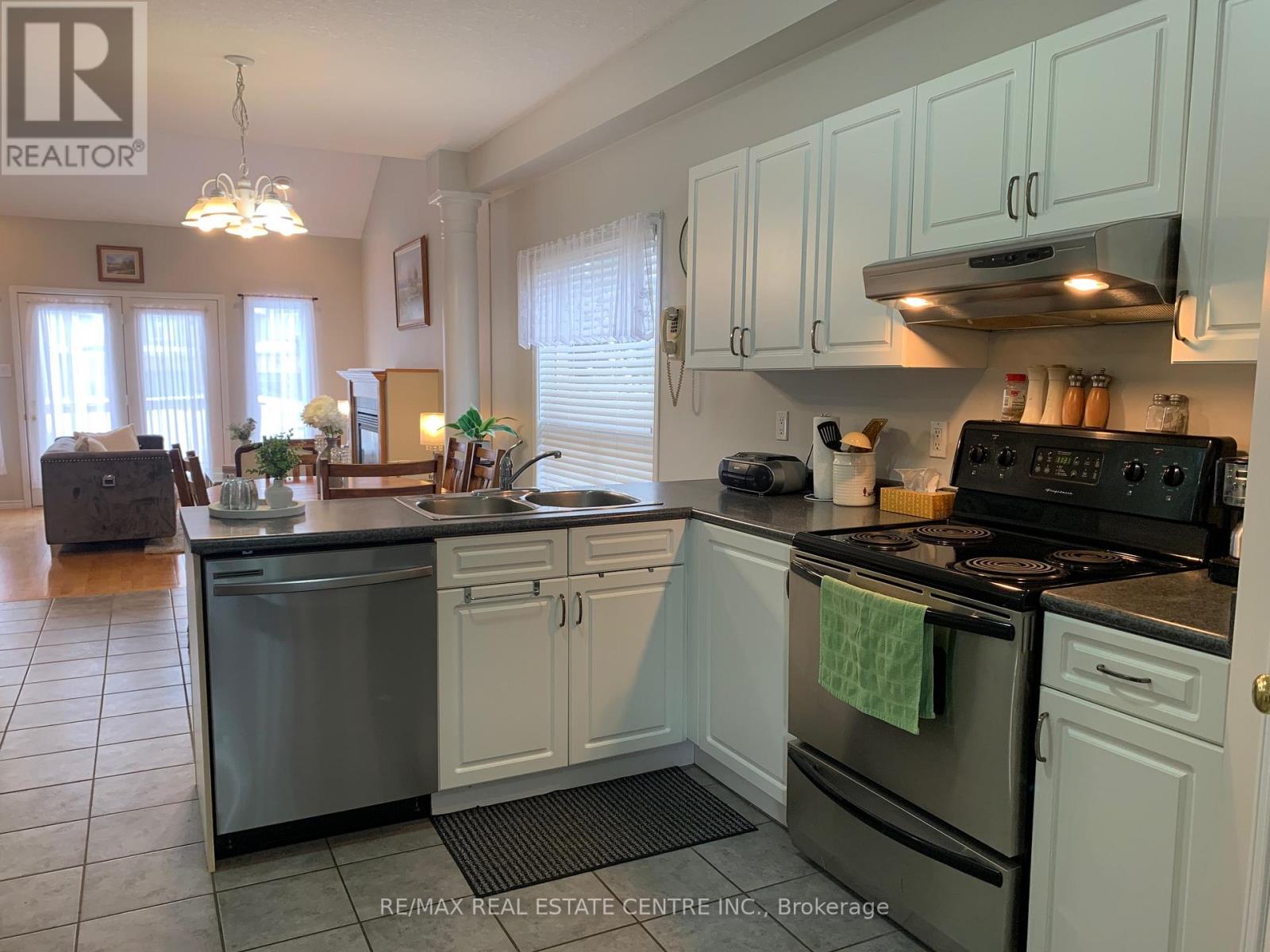 35 Cameron Court, Orangeville, Ontario  L9W 5G8 - Photo 6 - W12688156