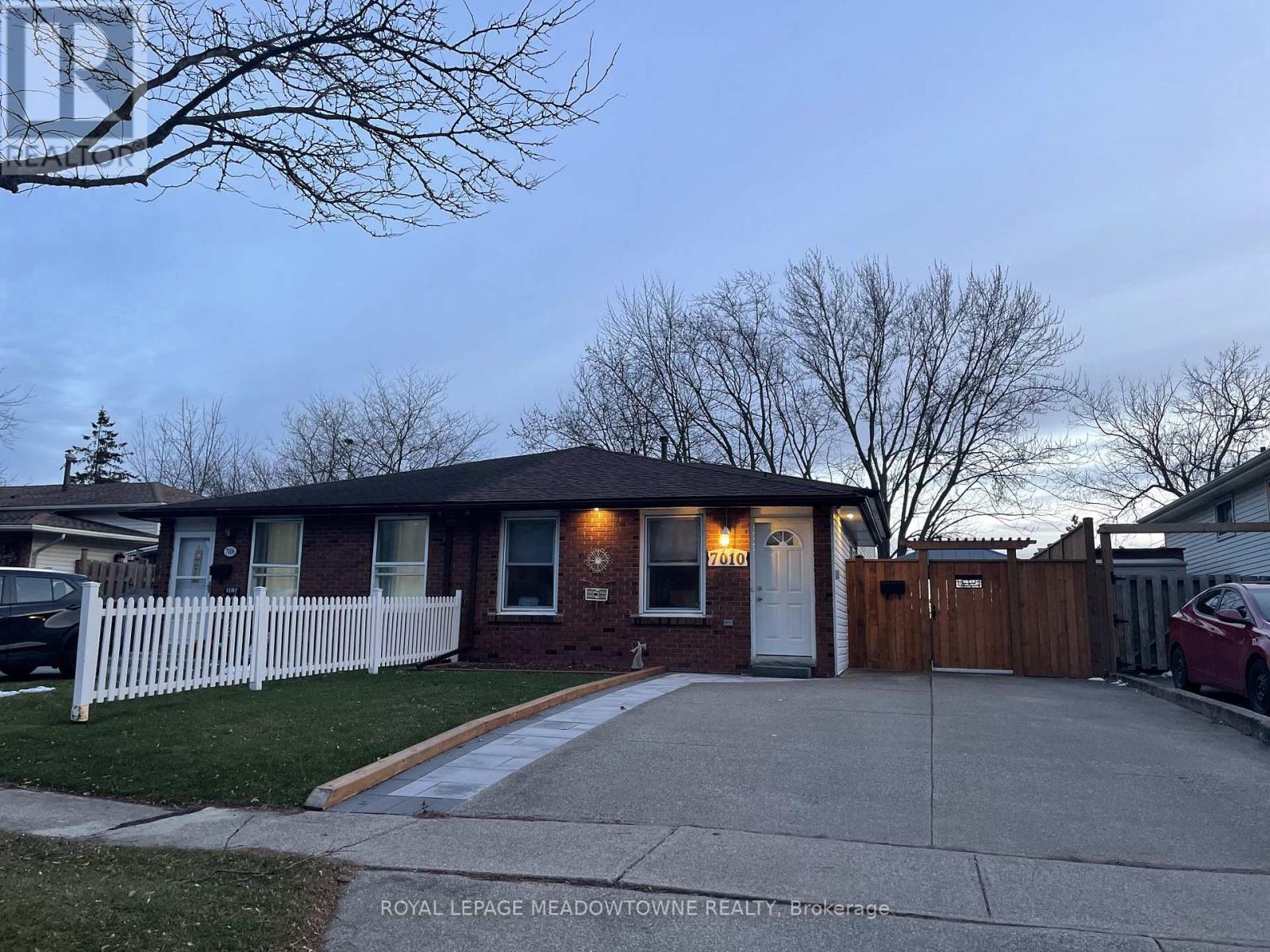 7010 Bonnie Street, Niagara Falls, Ontario  L2G 7L1 - Photo 2 - X12683050