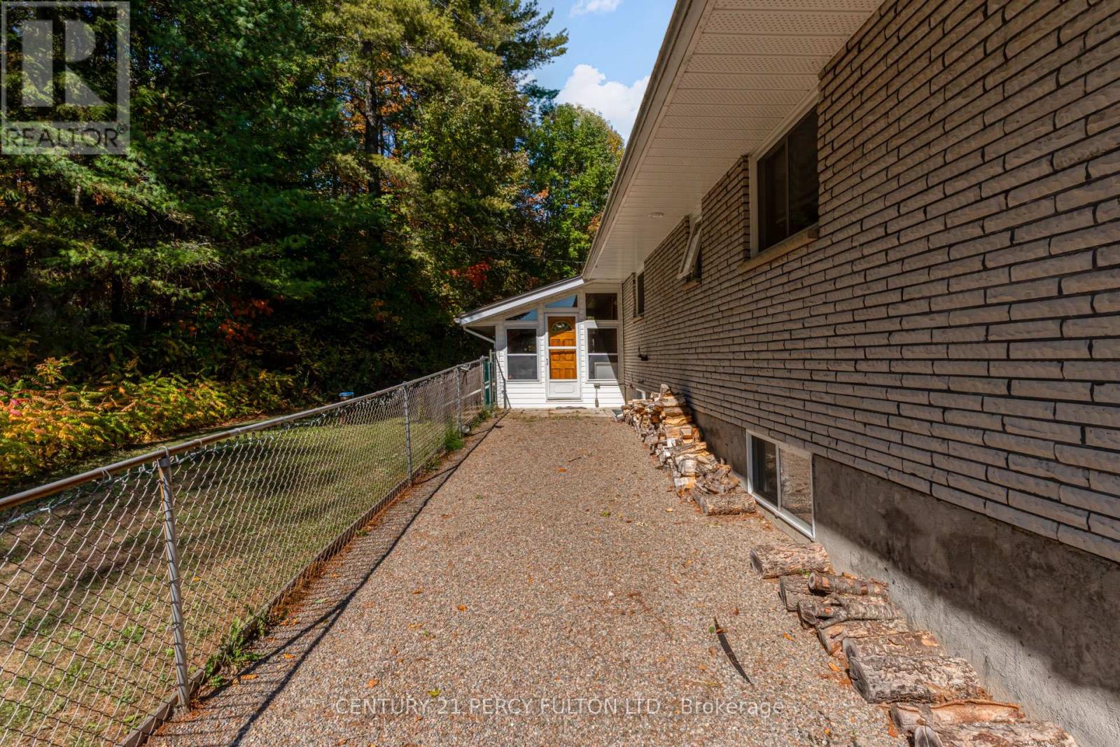 15166 Highway 118, Dysart Et Al, Ontario  K0M 1S0 - Photo 14 - X12687910