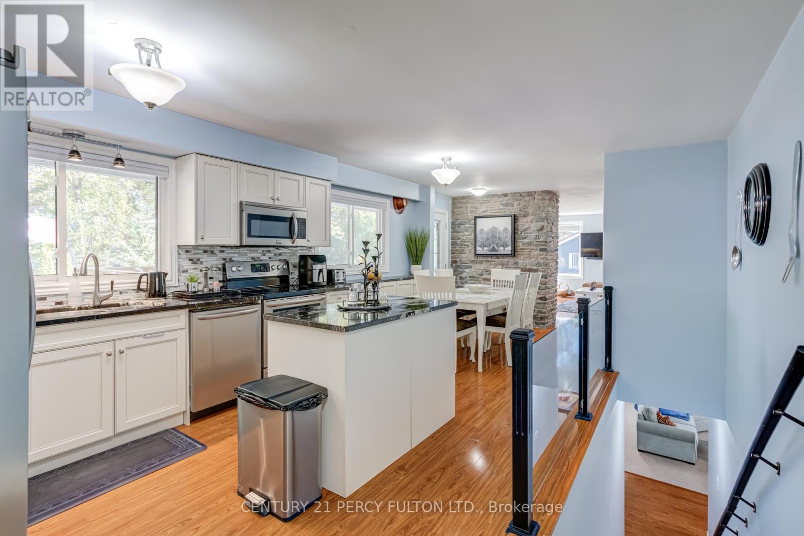 15166 Highway 118, Dysart Et Al, Ontario  K0M 1S0 - Photo 18 - X12687910