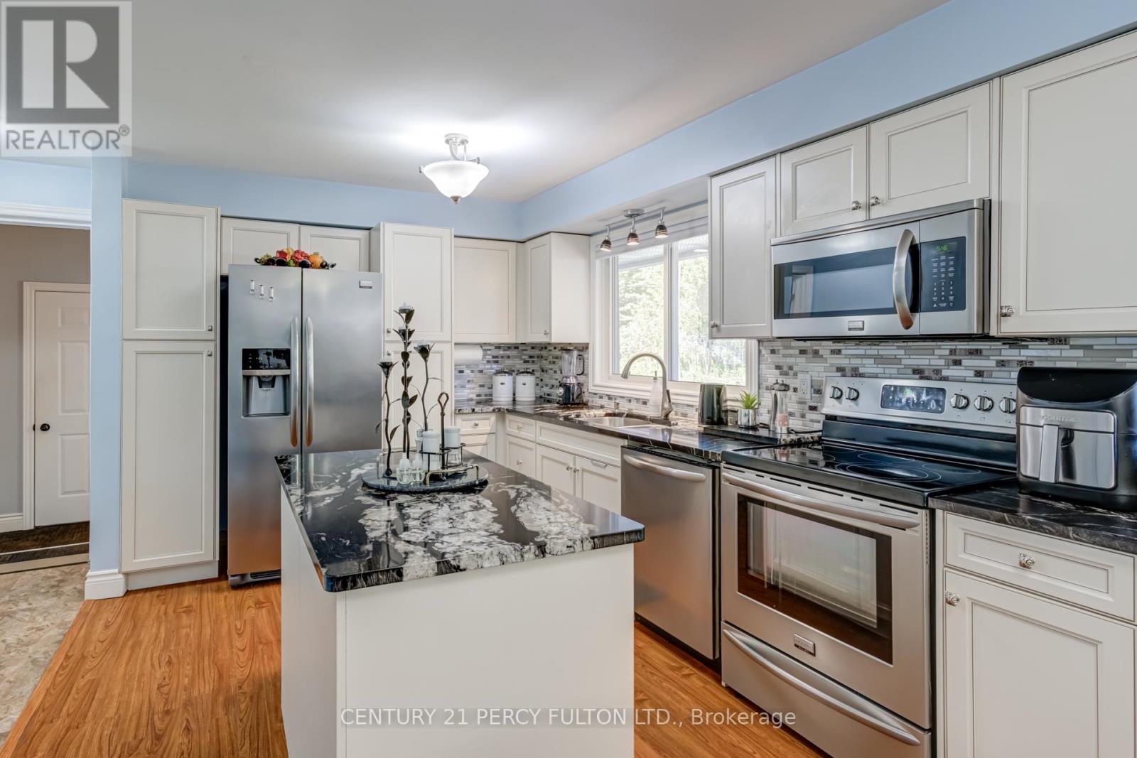 15166 Highway 118, Dysart Et Al, Ontario  K0M 1S0 - Photo 19 - X12687910