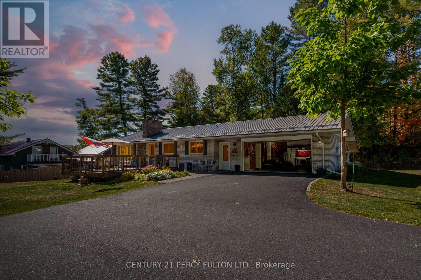 15166 Highway 118, Dysart Et Al, Ontario  K0M 1S0 - Photo 2 - X12687910