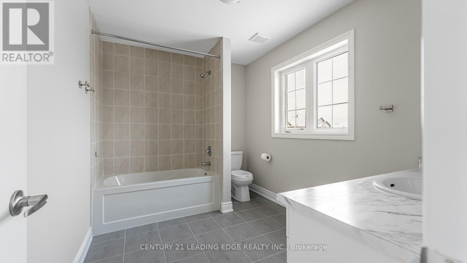 124 Sunset Way, Thorold, Ontario  L0S 1A0 - Photo 26 - X12568478