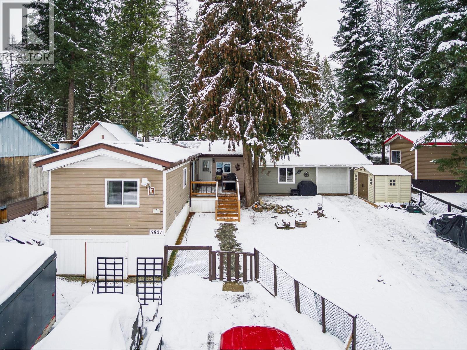 5807 Birch Avenue, Kitchener, British Columbia  V0B 1W1 - Photo 1 - 10372145