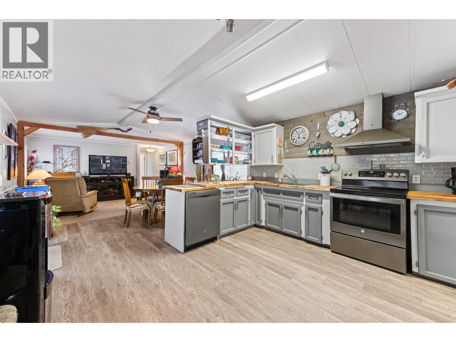 5807 Birch Avenue, Kitchener, British Columbia  V0B 1W1 - Photo 3 - 10372145