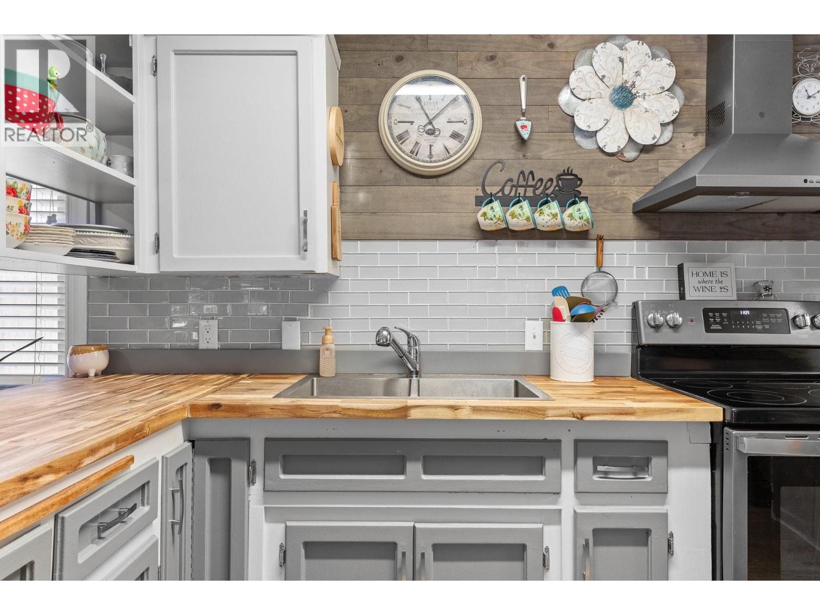 5807 Birch Avenue, Kitchener, British Columbia  V0B 1W1 - Photo 5 - 10372145