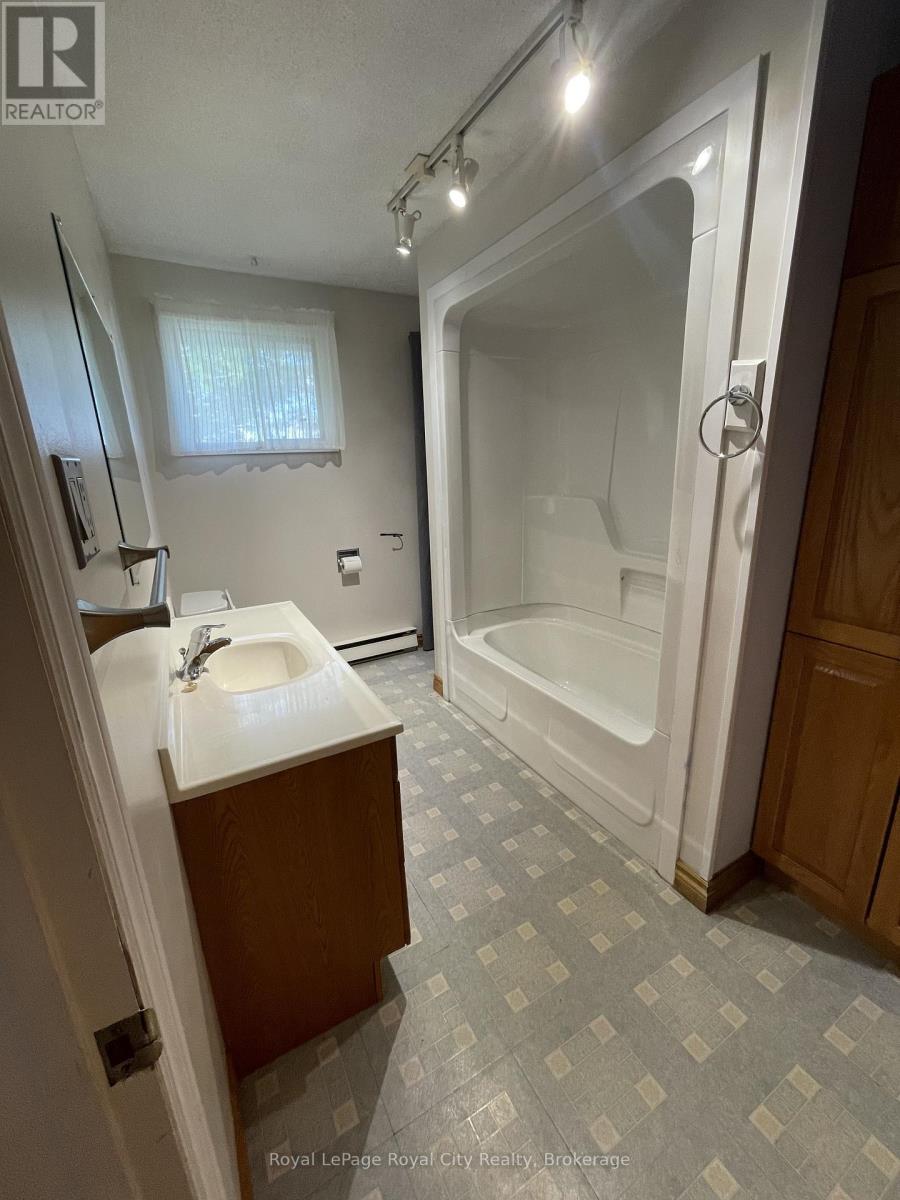 245 Speedvale Avenue W, Guelph (Junction/onward Willow), Ontario  N1H 1C5 - Photo 11 - X12688272