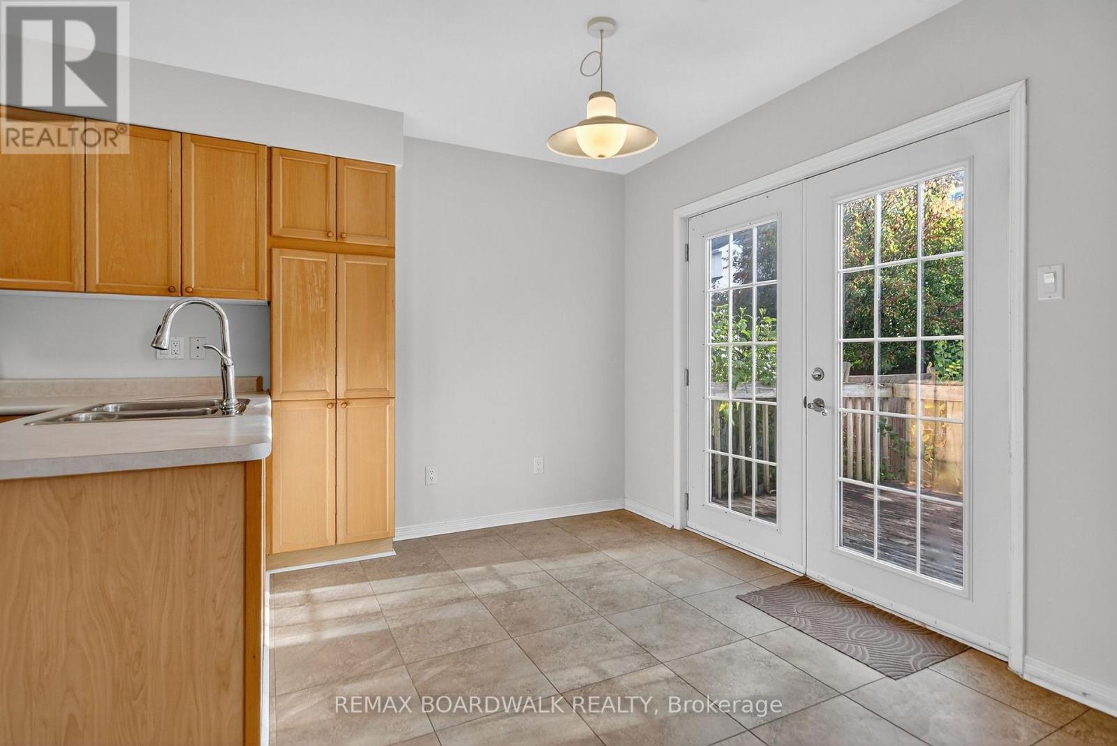 85 Alon Street, Ottawa, Ontario  K2S 1K7 - Photo 12 - X12688198