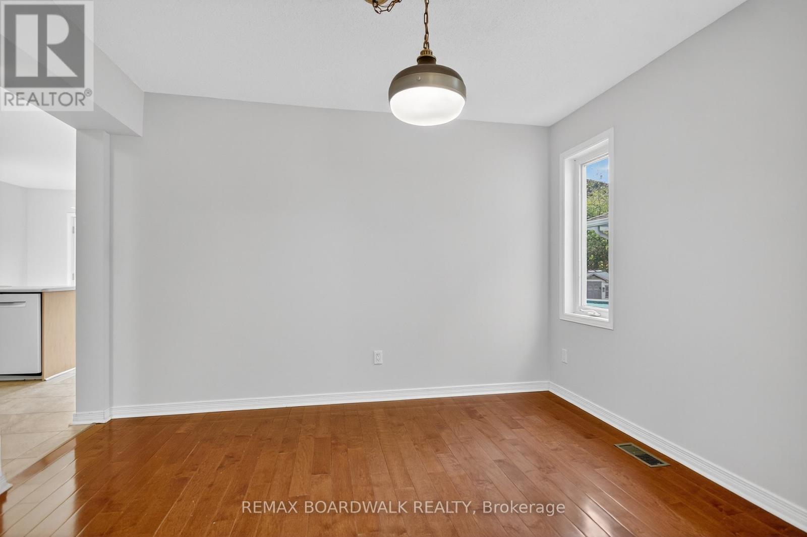 85 Alon Street, Ottawa, Ontario  K2S 1K7 - Photo 9 - X12688198