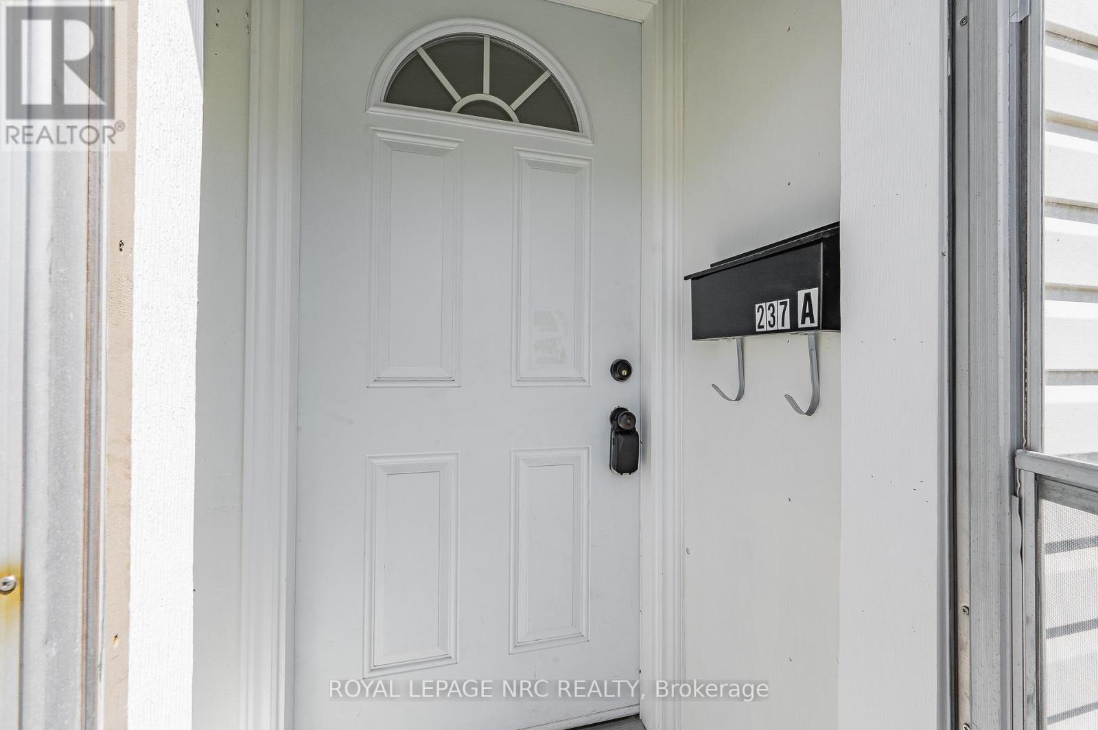 Unit A - 237 Mitchell Street, Port Colborne, Ontario  L3K 1Y5 - Photo 4 - X12612394