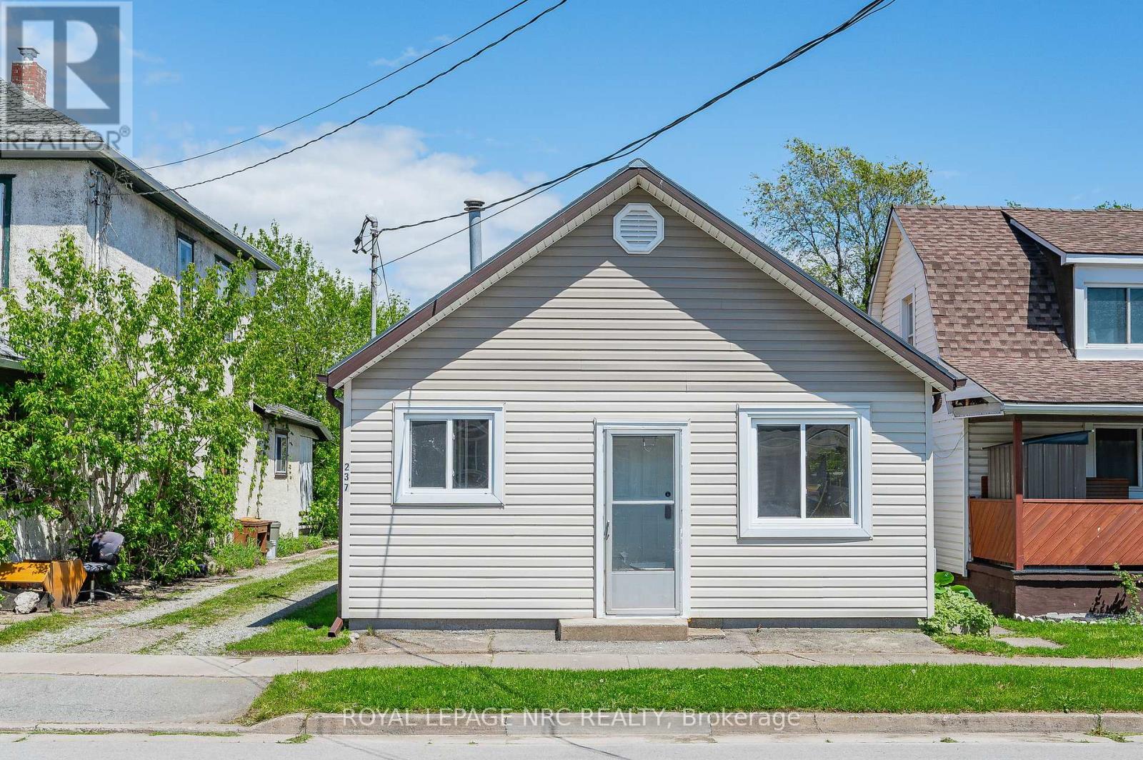 Unit A - 237 Mitchell Street, Port Colborne, Ontario  L3K 1Y5 - Photo 2 - X12612394