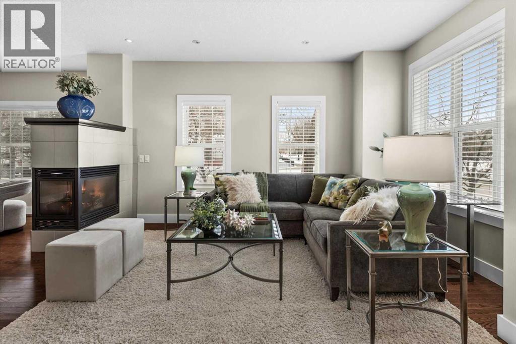 2833 Dallaire Avenue Sw, Calgary, Alberta  T3E 7T2 - Photo 3 - A2278595