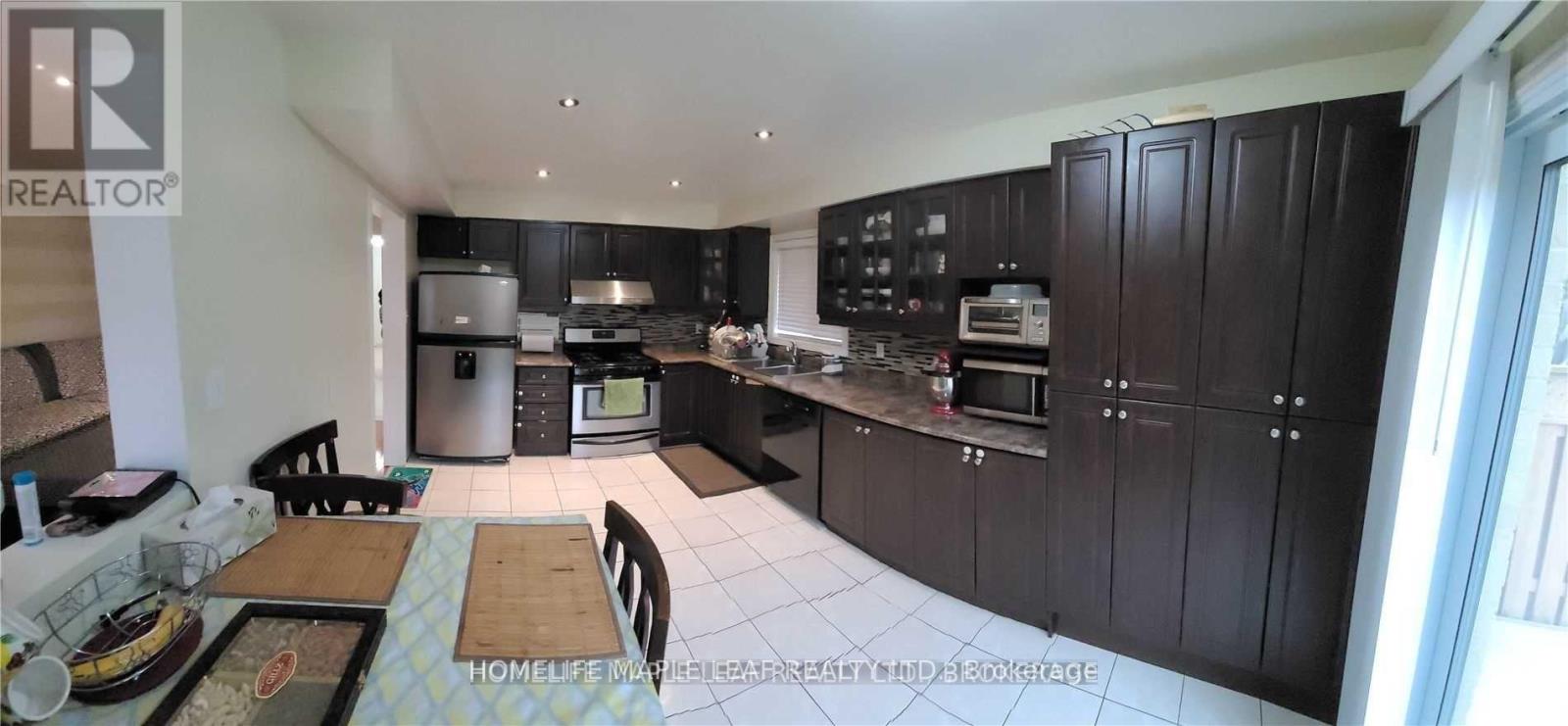 44 Redpoll Court, Brampton (Fletcher's Creek South), Ontario  L6Y 4A8 - Photo 5 - W12649606