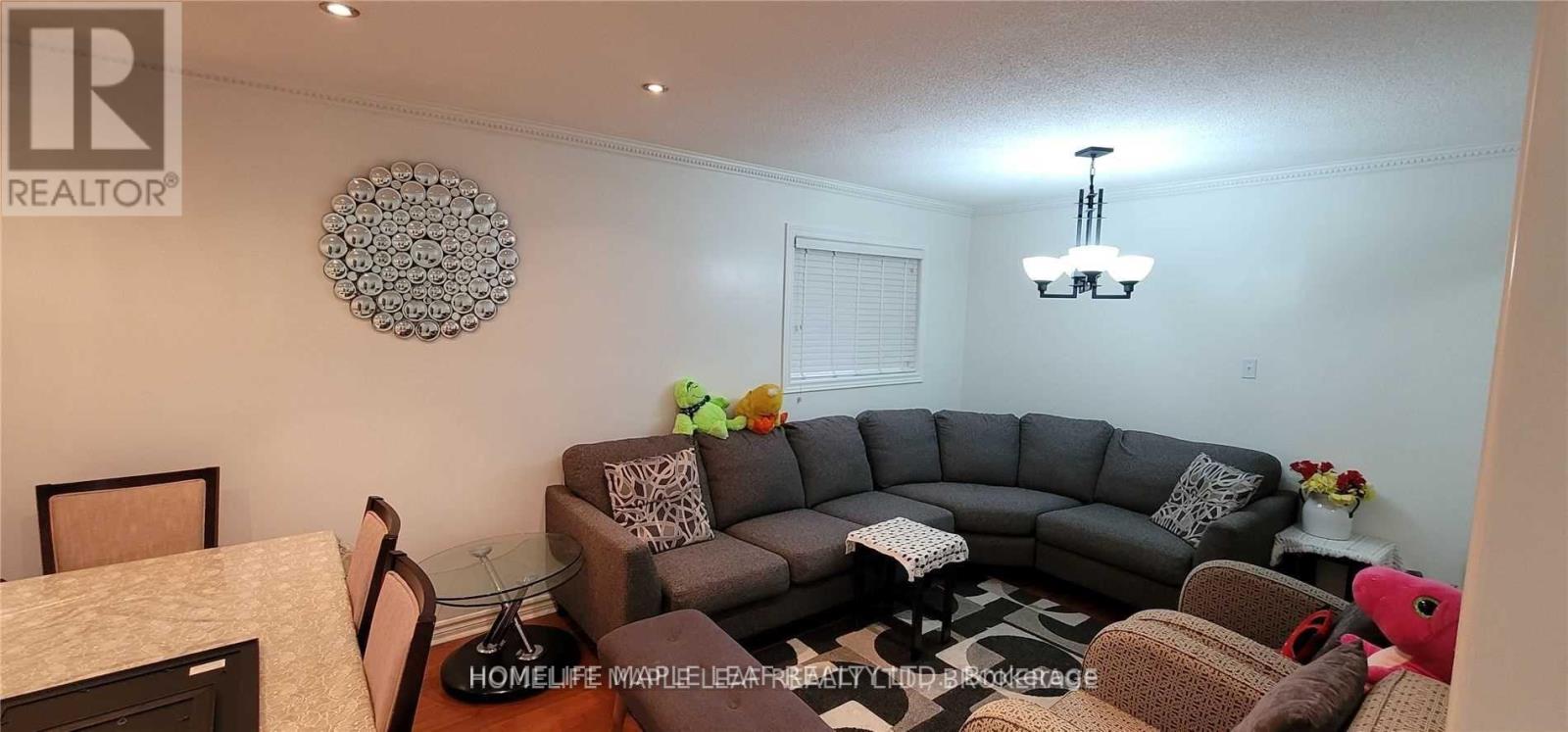 44 Redpoll Court, Brampton (Fletcher's Creek South), Ontario  L6Y 4A8 - Photo 2 - W12649606