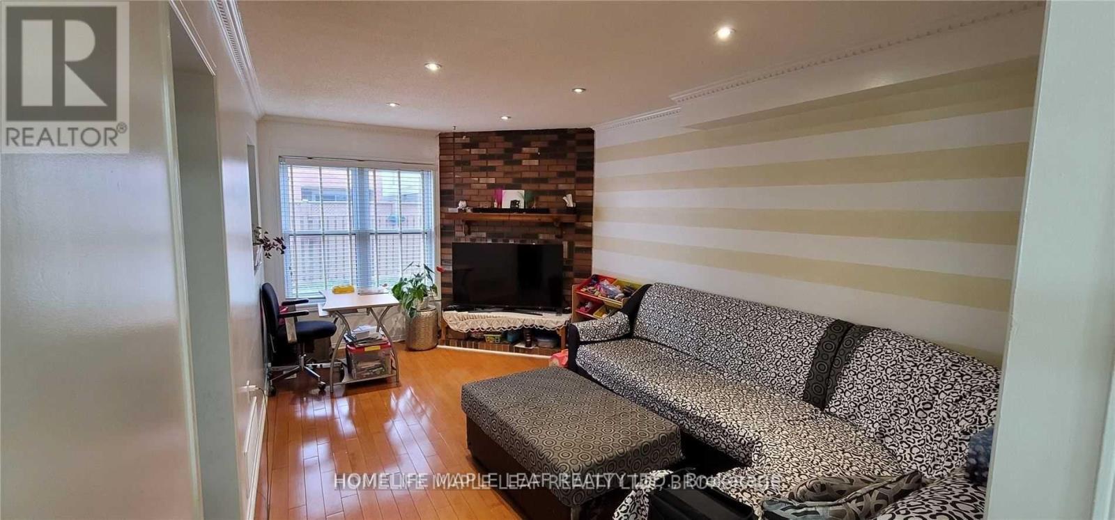 44 Redpoll Court, Brampton (Fletcher's Creek South), Ontario  L6Y 4A8 - Photo 3 - W12649606