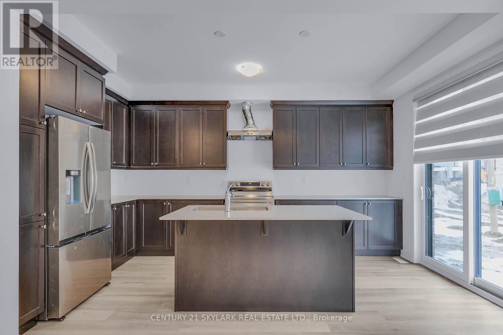 16 Ivory Road, Barrie, Ontario  L9J 0B7 - Photo 5 - S12632500