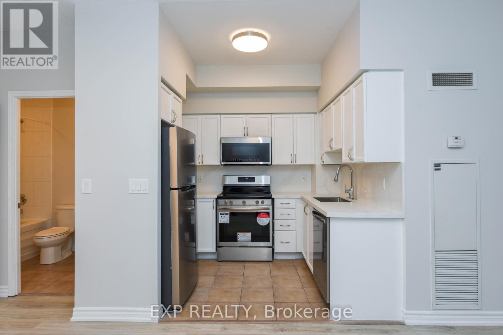 410 - 388 Prince Of Wales Drive, Mississauga, Ontario  L5B 0A1 - Photo 7 - W12687968